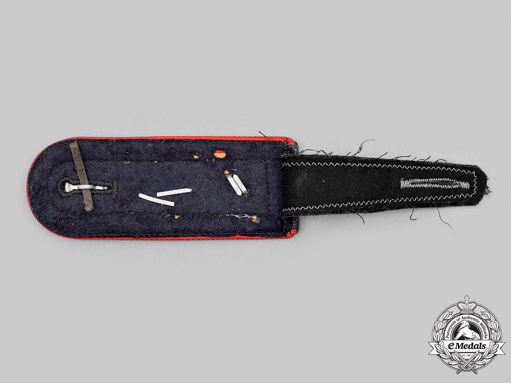 germany,_luftwaffe._an_anti-_aircraft_school_feldwebel_shoulder_strap_m20_1881_mnc6183