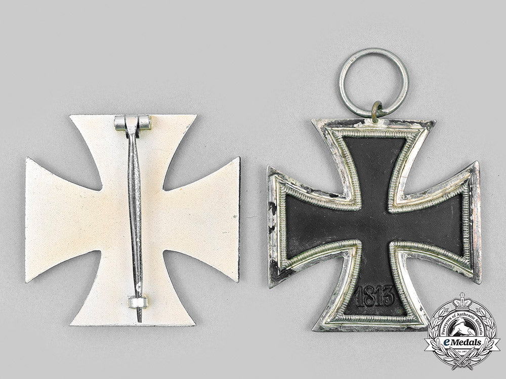 germany,_federal_republic._a_pair_of1939_iron_crosses,1957_versions_m20_1884_mnc6310