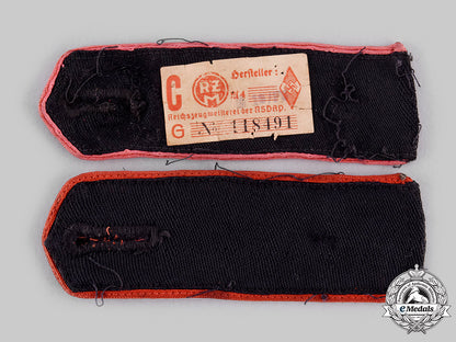 germany,_hj._a_pair_of_hj_shoulder_straps,_rzm_tagged_m20_1938_emd0535_1