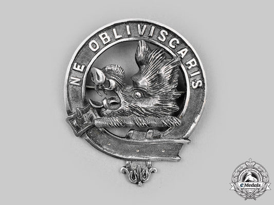 united_kingdom._a_campbell_clan_boars_head_badge_in_silver_m20_2048_mnc6843-_1__1