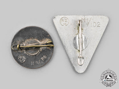 germany,_third_reich._a_pair_of_membership_badges_m20_2241_mnc8009_1