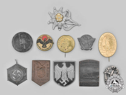 germany,_third_reich._a_lot_of_badges_and_cap_insignia_m20_2264_mnc8173