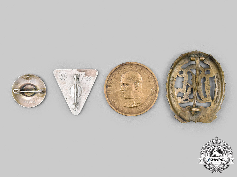 germany,_third_reich._a_lot_of_badges_and_insignia_m20_2444_mnc3032