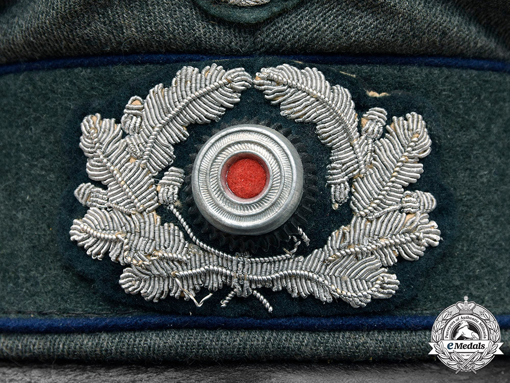 germany,_heer._a_medical_officer’s_visor_cap,_by_n._schega&_neffe_m20_2812_mnc5539_1