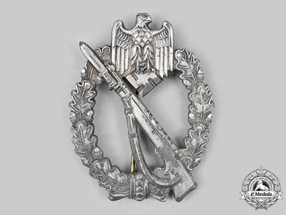 a_silver_grade_infantry_badge_by_maker"_metall_und_kunststoff,_gablonz_an_der_neisse"_m20_281_mnc4614