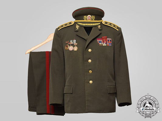 czechoslovakia,_socialist_republic._an_army_infantry_major_general's_uniform_c.1985_m20_2885cbb_1004