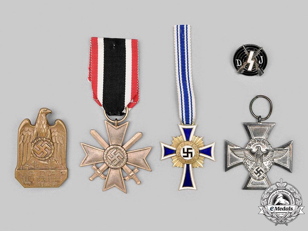 germany,_third_reich._a_lot_of_medals_and_badges_m20_3047_mnc9431