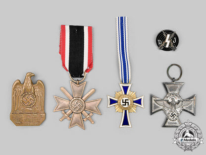 germany,_third_reich._a_lot_of_medals_and_badges_m20_3047_mnc9431