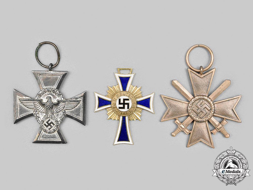 germany,_third_reich._a_lot_of_medals_and_badges_m20_3048_mnc9433