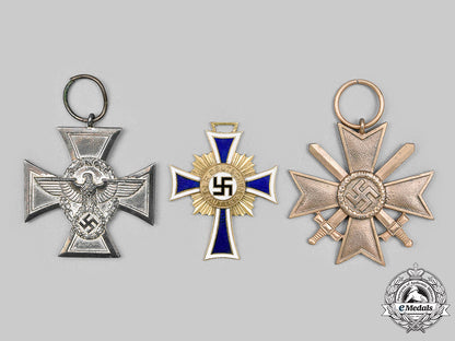 germany,_third_reich._a_lot_of_medals_and_badges_m20_3048_mnc9433