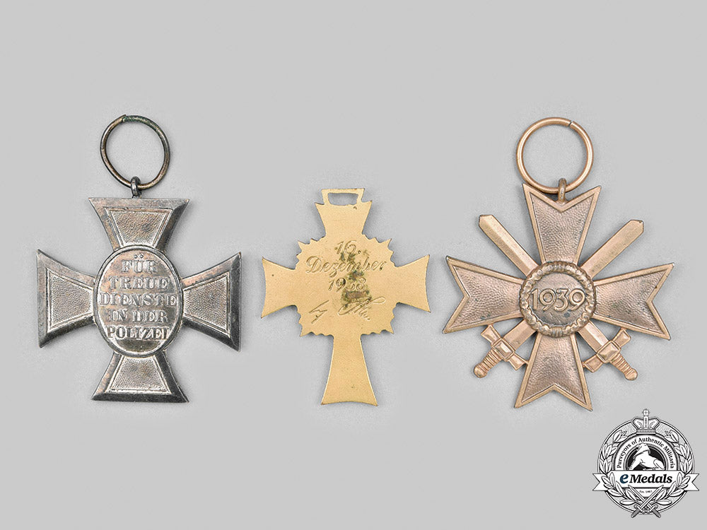 germany,_third_reich._a_lot_of_medals_and_badges_m20_3049_mnc9435