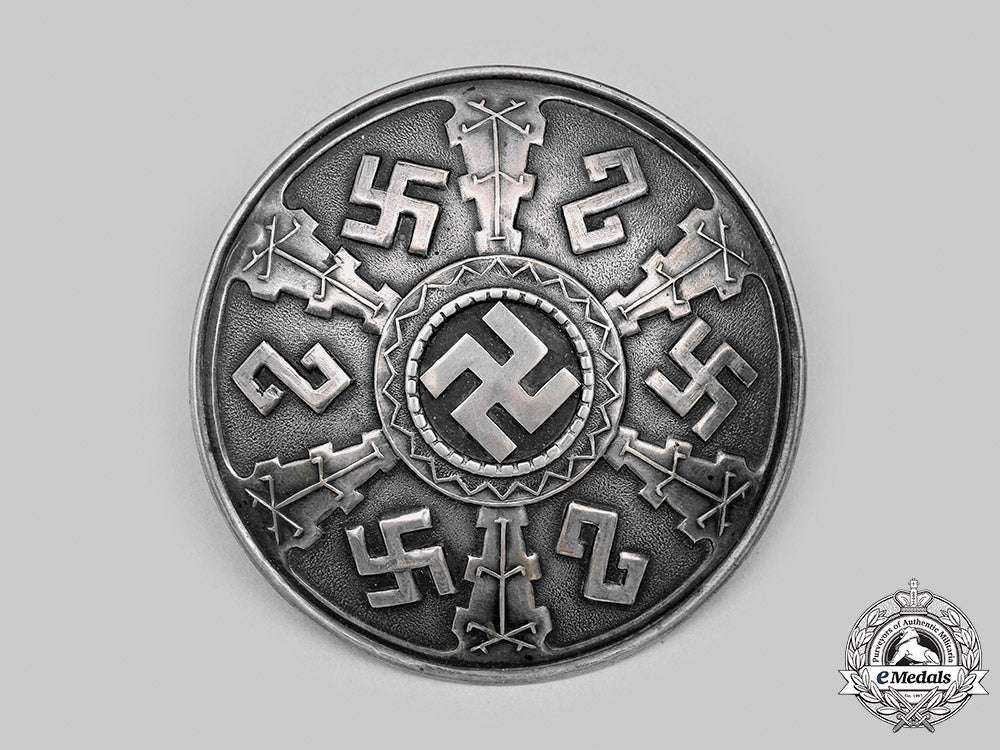 a_decorative_runic_brooch_in_silver_m20_312_mnc4702