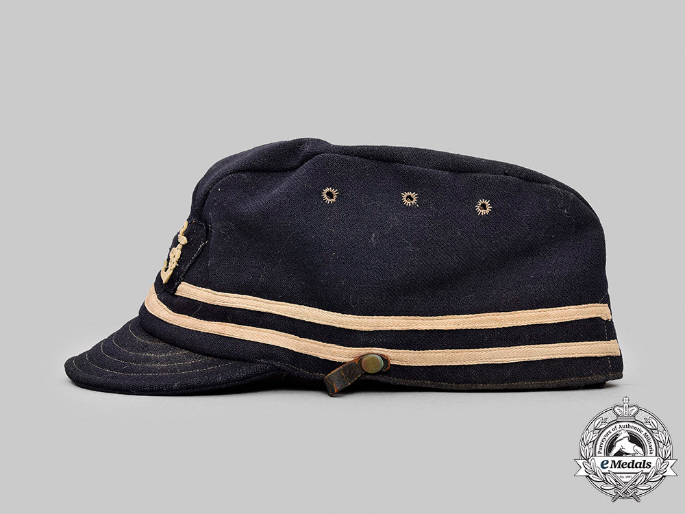 japan,_empire._an_imperial_naval_officer's_field_cap,_c.1941_m20_3133_mnc9686
