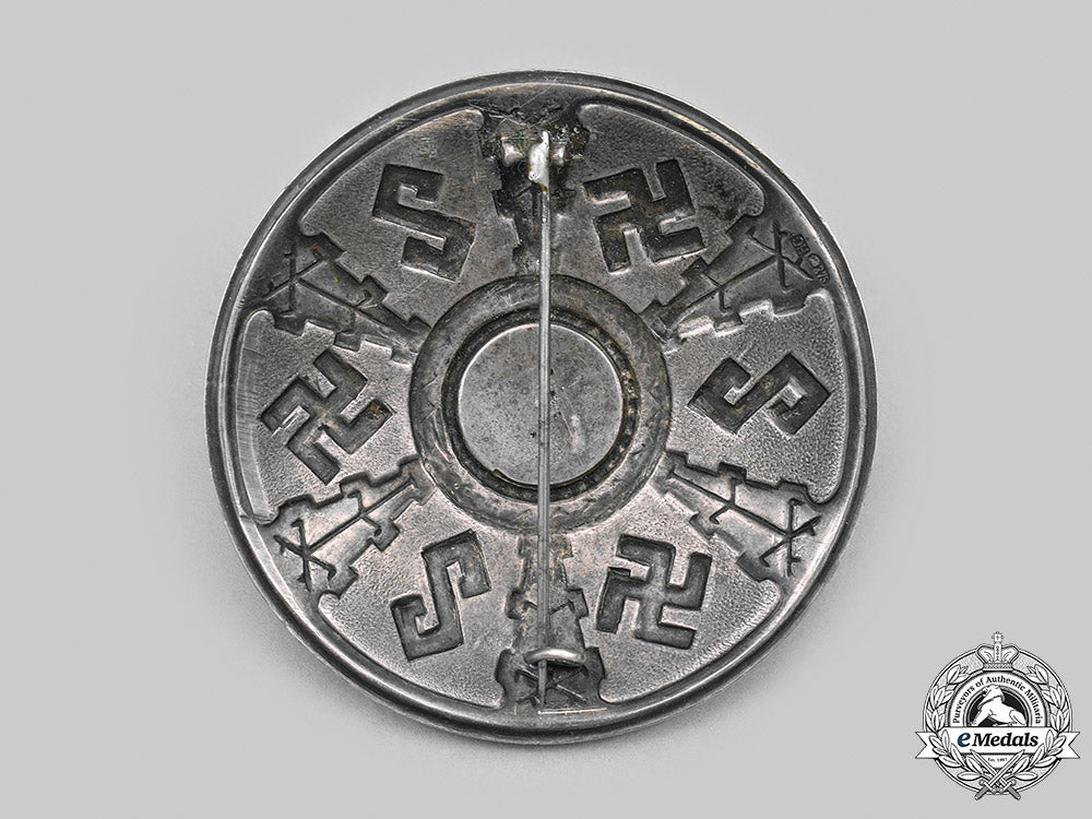 a_decorative_runic_brooch_in_silver_m20_313_mnc4705