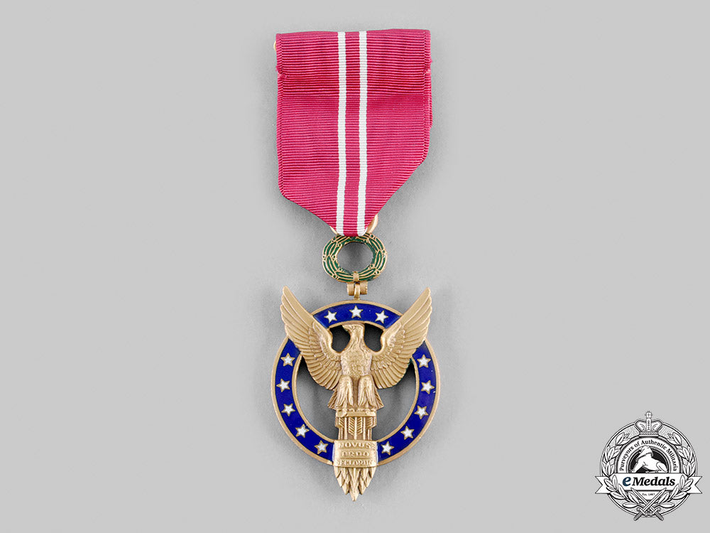 united_states._a_presidential_medal_of_merit,_c.1945_m20_318_emd2405