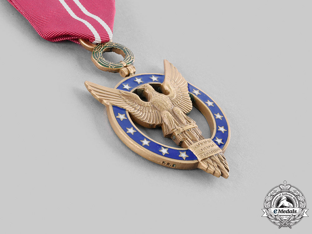 united_states._a_presidential_medal_of_merit,_c.1945_m20_320_emd2413