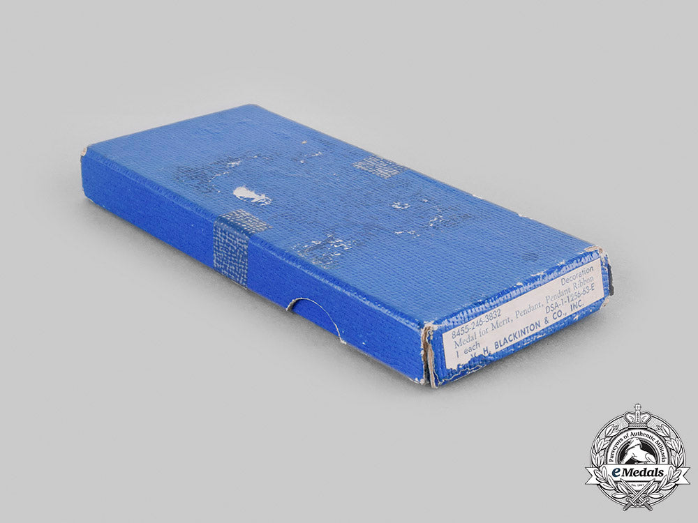 united_states._a_presidential_medal_of_merit,_c.1945_m20_322_emd2403