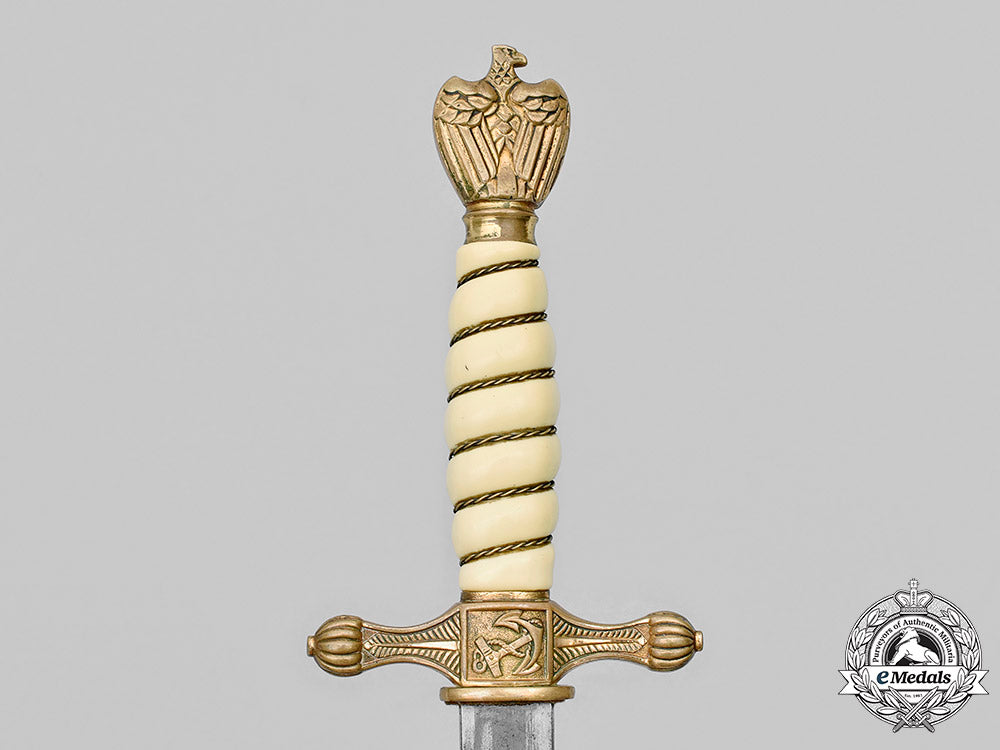 germany,_kriegsmarine._an_officer’s_dress_dagger,_by_carl_eickhorn_m20_3360_mnc1448