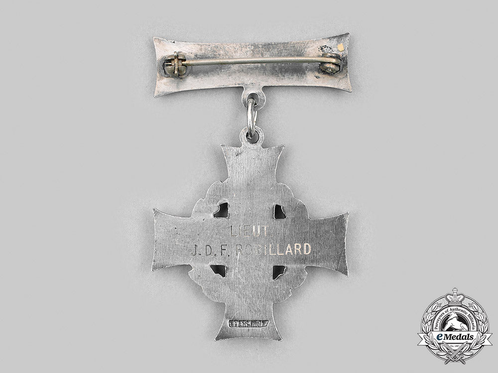 canada,_commonwealth._a_memorial_cross_group_to_lieutenant_robillard,_le_régiment_de_hull_m20_3446_mnc1864_1_1_1