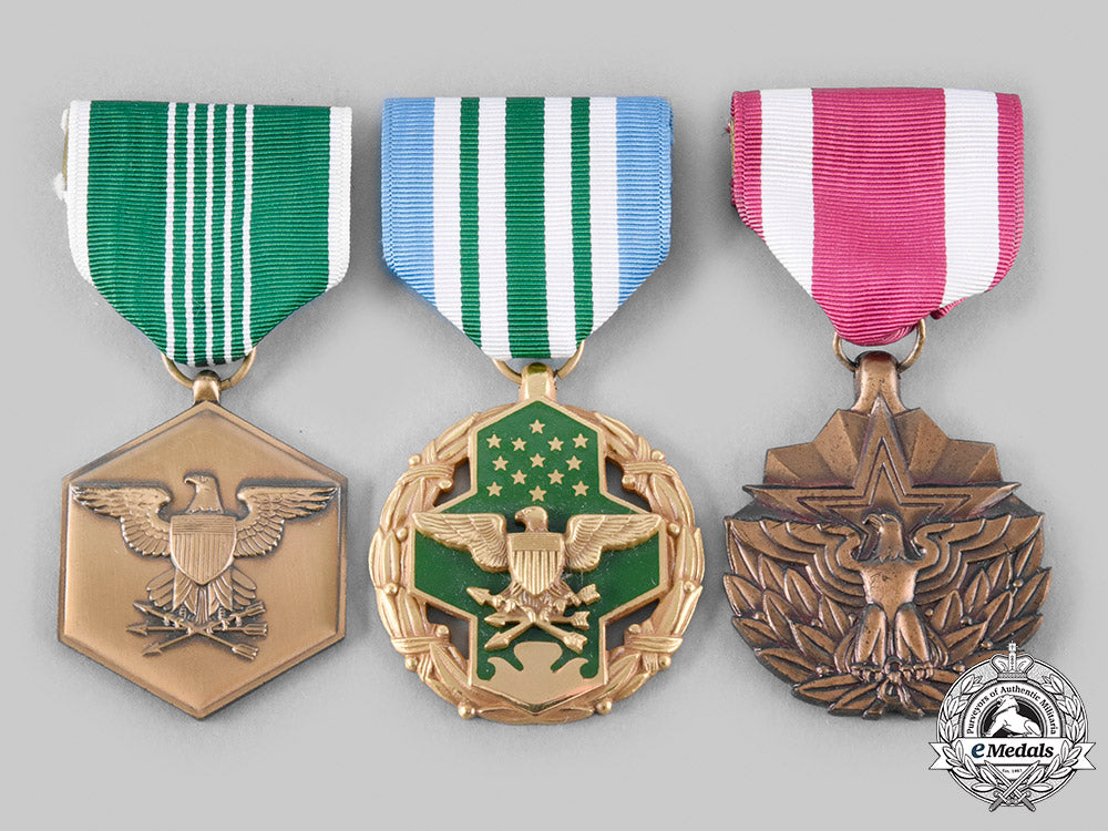 united_states._a_lot_of_three_cased_decorations_m20_362_emd2188