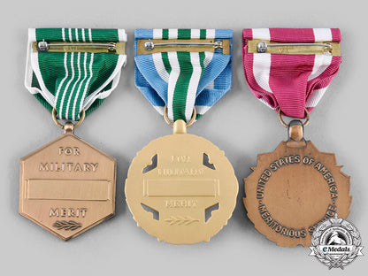 united_states._a_lot_of_three_cased_decorations_m20_363_emd2193