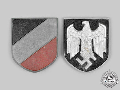 germany,_heer._a_set_of_heer_pith_helmet_insignia_m20_363_mnc4853_1