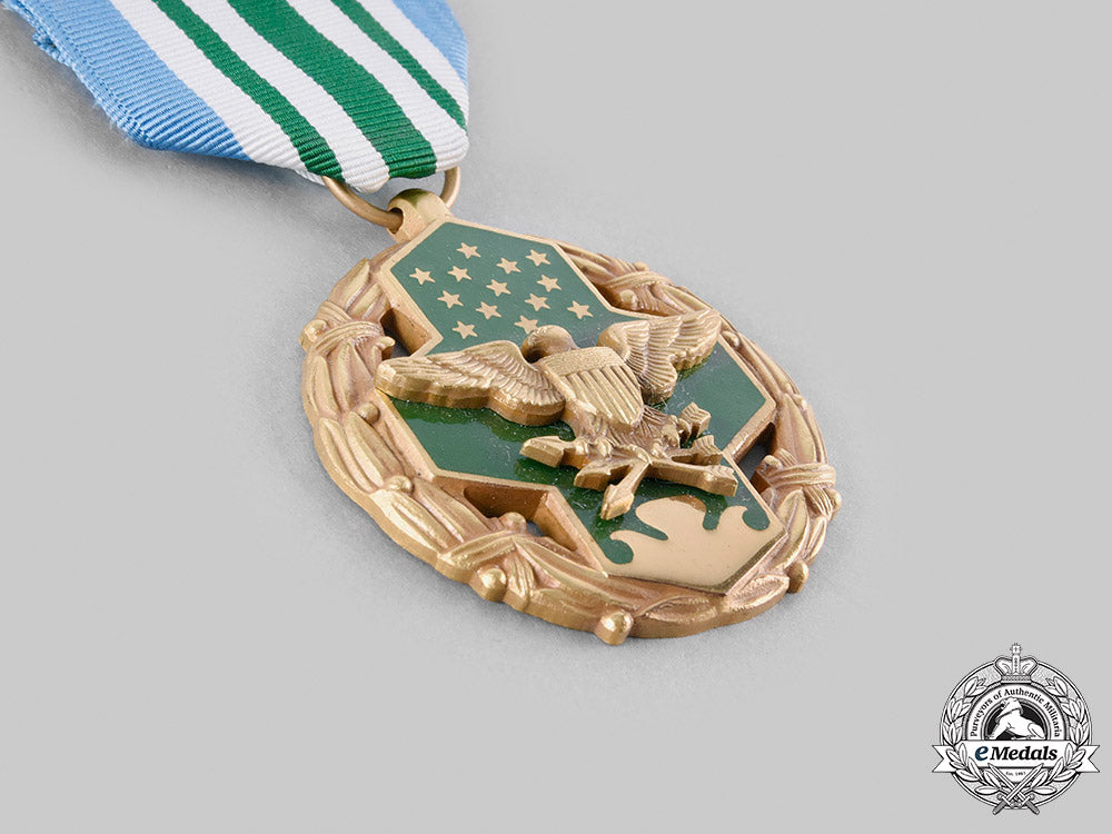 united_states._a_lot_of_three_cased_decorations_m20_365_emd2198