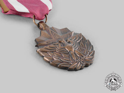 united_states._a_lot_of_three_cased_decorations_m20_366_emd2199