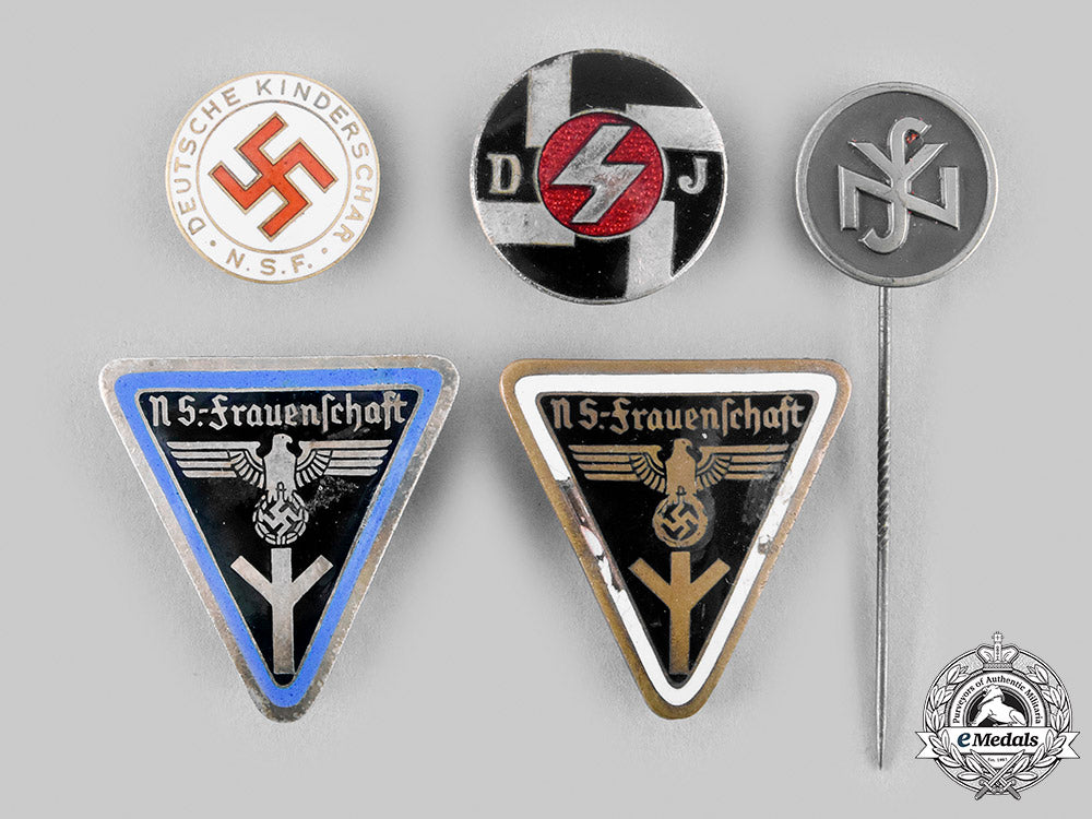 germany,_third_reich._a_lot_of_membership_badges_m20_373_emd6543
