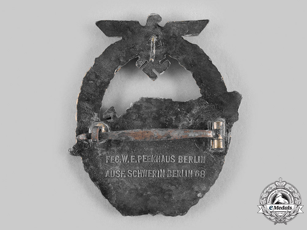 germany,_kriegsmarine._an_e-_boat_war_badge,_ii_pattern,_by_schwerin_m20_449_emd7663