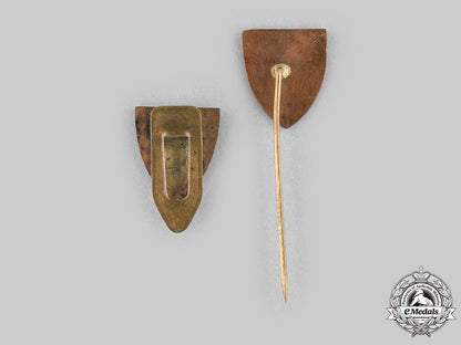 germany,_protectorate_of_bohemia_and_morvaia._a_pair_of_national_partnership_membership_pins_m20_632_mnc0238_1_1