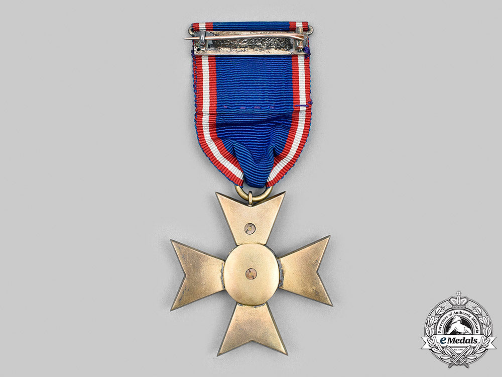 united_kingdom._a_royal_victorian_order,_lieutenant(_lvo)_in_case_by_collingwood&_co._m20_662_mnc7916