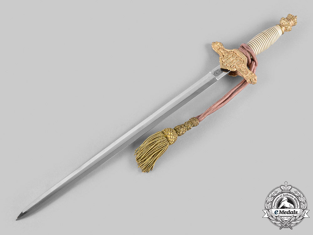 spain,_fascist_state._a_falange_army_officer's_dagger_with_case_m20_663_mnc1517