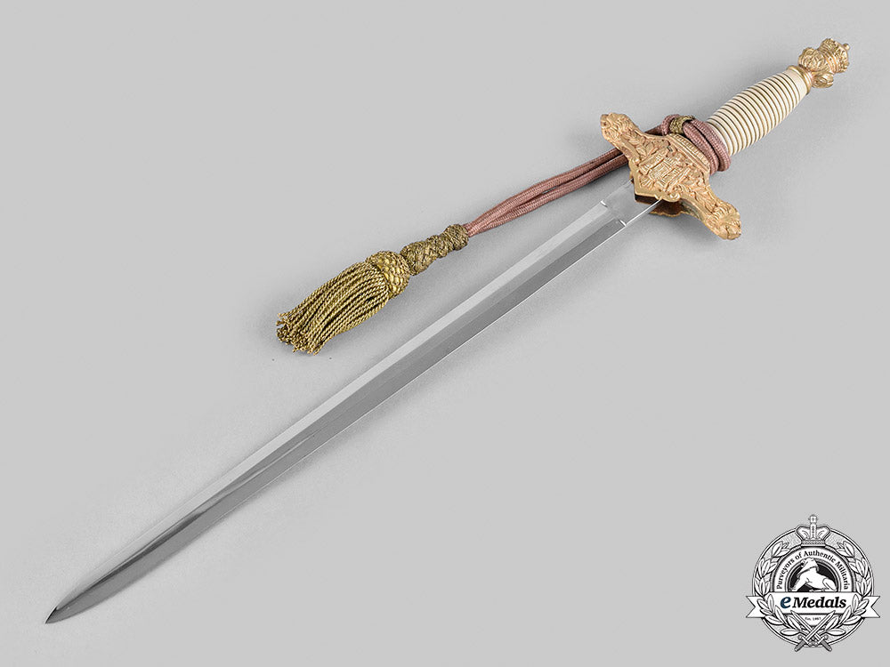 spain,_fascist_state._a_falange_army_officer's_dagger_with_case_m20_664_mnc1518