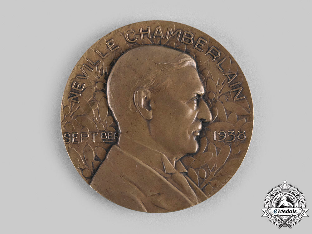 united_kingdom._a_prime_minister_neville_chamberlain_signing_of_the_munich_agreement_table_medal1938_m20_722_emd7901_1