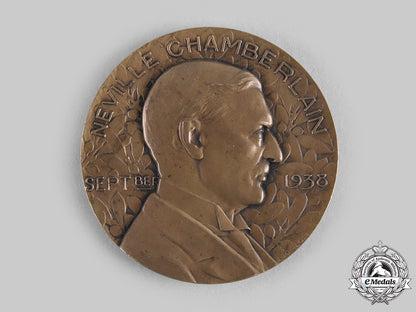 united_kingdom._a_prime_minister_neville_chamberlain_signing_of_the_munich_agreement_table_medal1938_m20_722_emd7901_1