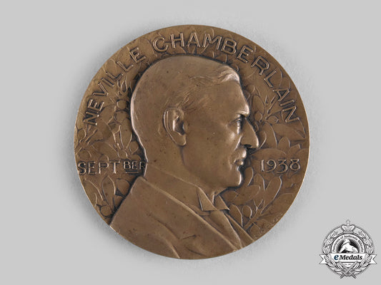 united_kingdom._a_prime_minister_neville_chamberlain_signing_of_the_munich_agreement_table_medal1938_m20_722_emd7901_1