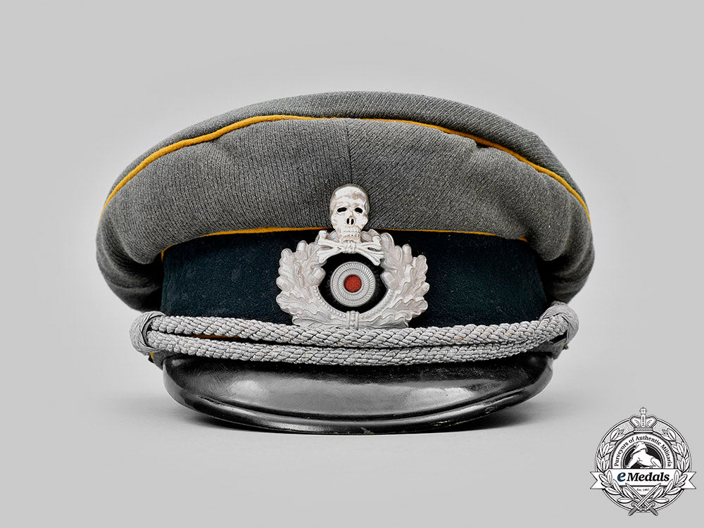 germany,_heer._a_kavallerie-_regiment13_armoured_reconnaissance_officer’s_visor_cap,_by_willy_sprengpfeil_m20_752_mnc9210_1