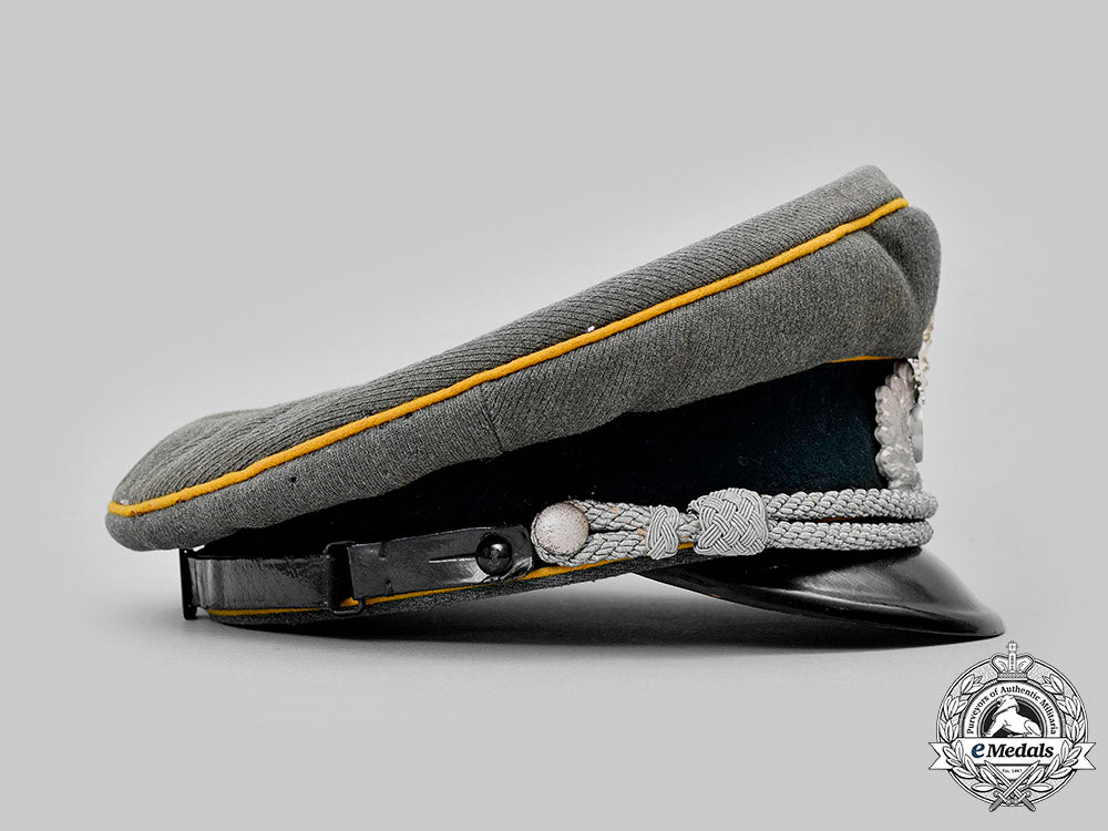 germany,_heer._a_kavallerie-_regiment13_armoured_reconnaissance_officer’s_visor_cap,_by_willy_sprengpfeil_m20_753_mnc9212_1