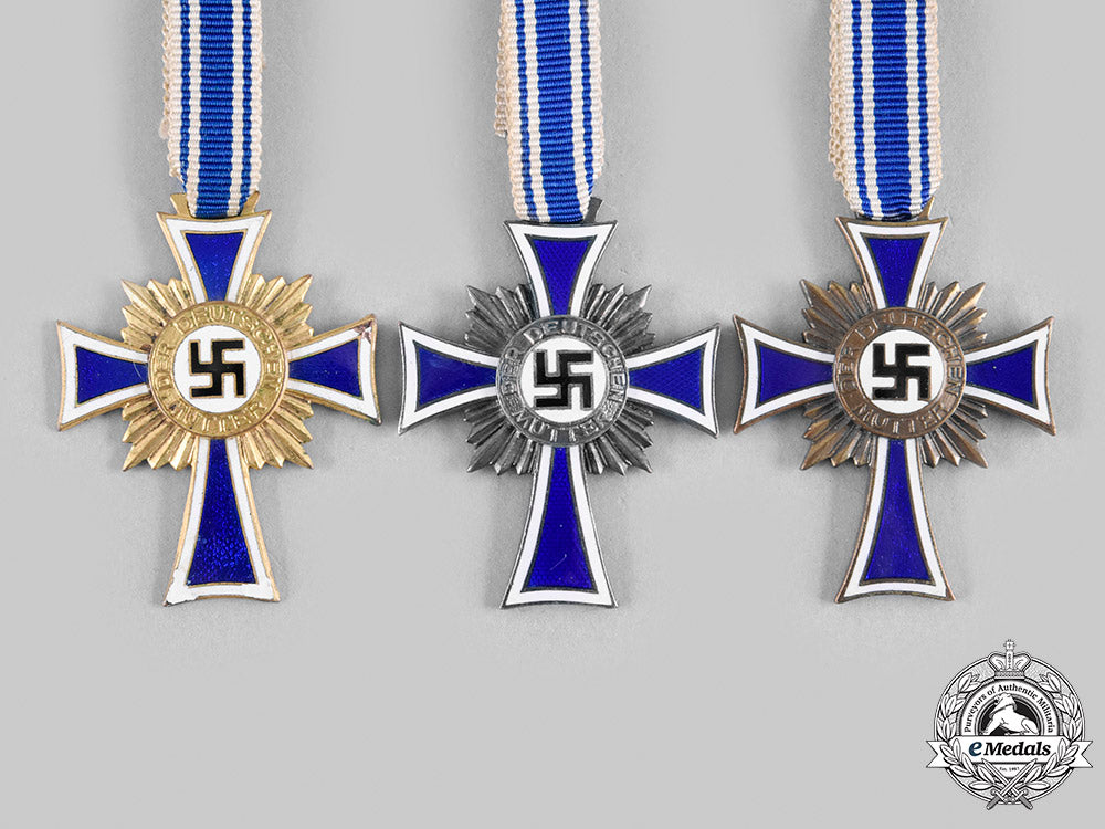 germany,_third_reich._a_lot_of_honour_crosses_of_the_german_mother,_all_grades_m20_807_emd9669
