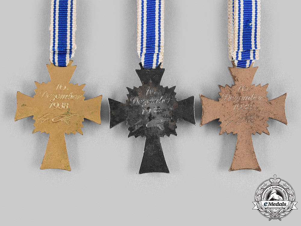 germany,_third_reich._a_lot_of_honour_crosses_of_the_german_mother,_all_grades_m20_808_emd9674