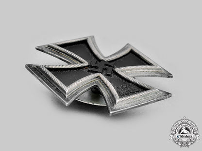 germany,_wehrmacht._a1939_iron_cross_i_class,_with_case_by_b.h._mayer_m20_844_mnc2940_1_1