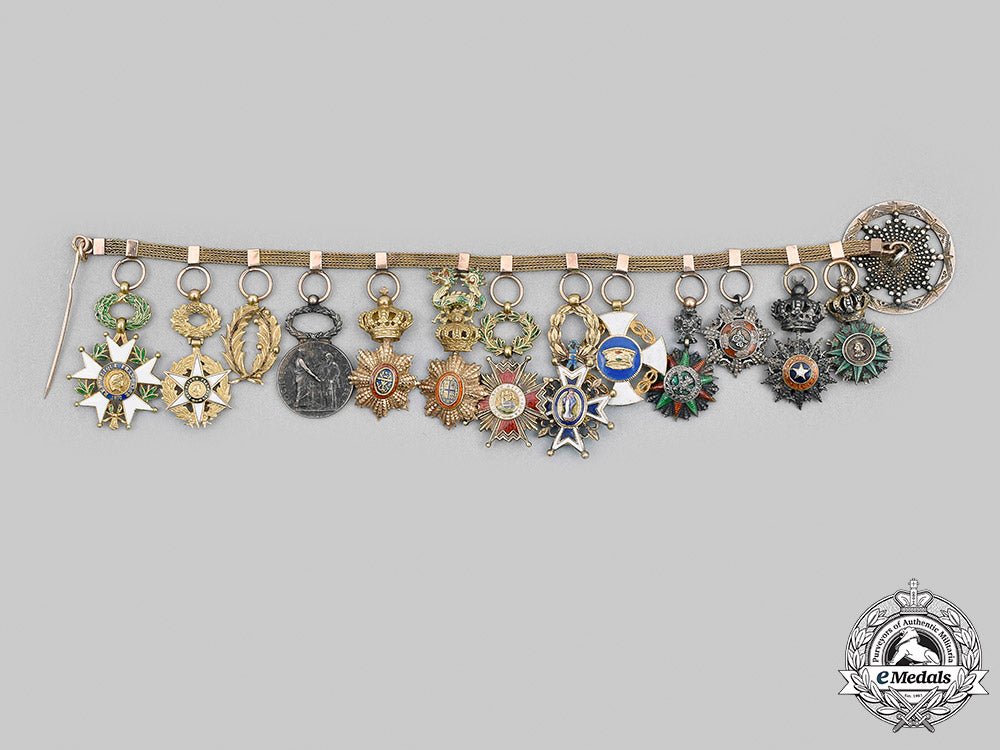 france,_republic._a_superb_colonial_service_miniature_chain,_c.1950_m20_847_mnc0499_1