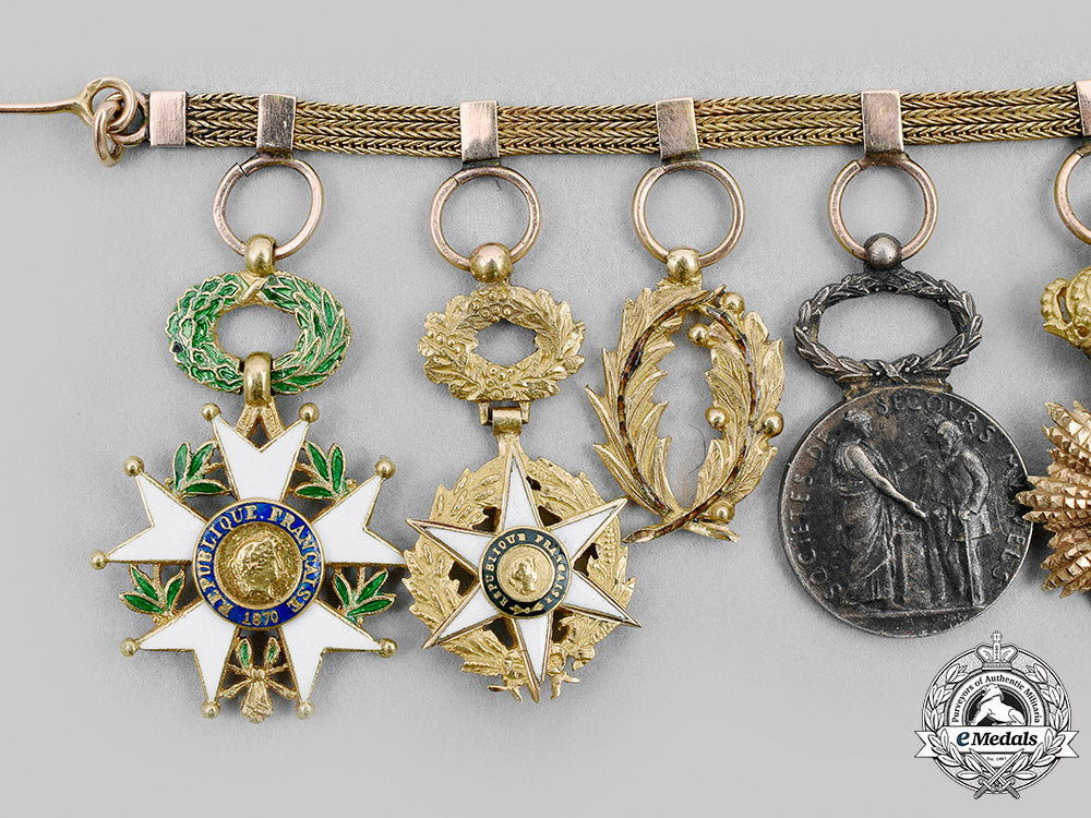 france,_republic._a_superb_colonial_service_miniature_chain,_c.1950_m20_848_mnc0501_1