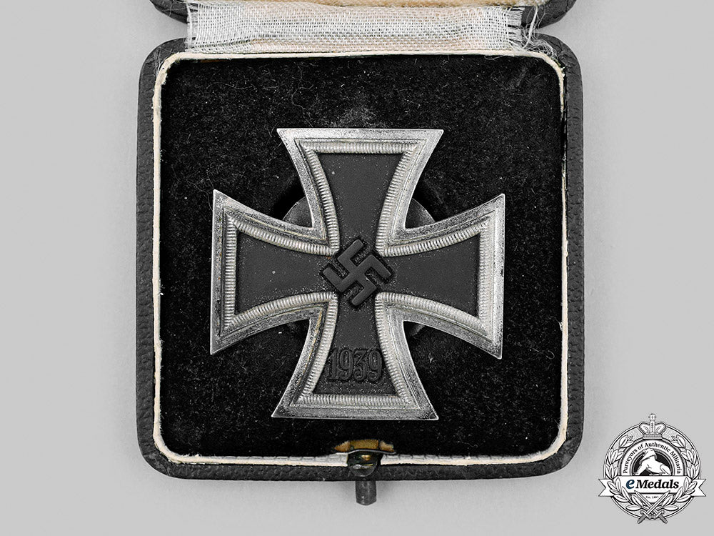 germany,_wehrmacht._a1939_iron_cross_i_class,_with_case_by_b.h._mayer_m20_849_mnc2908_1_1