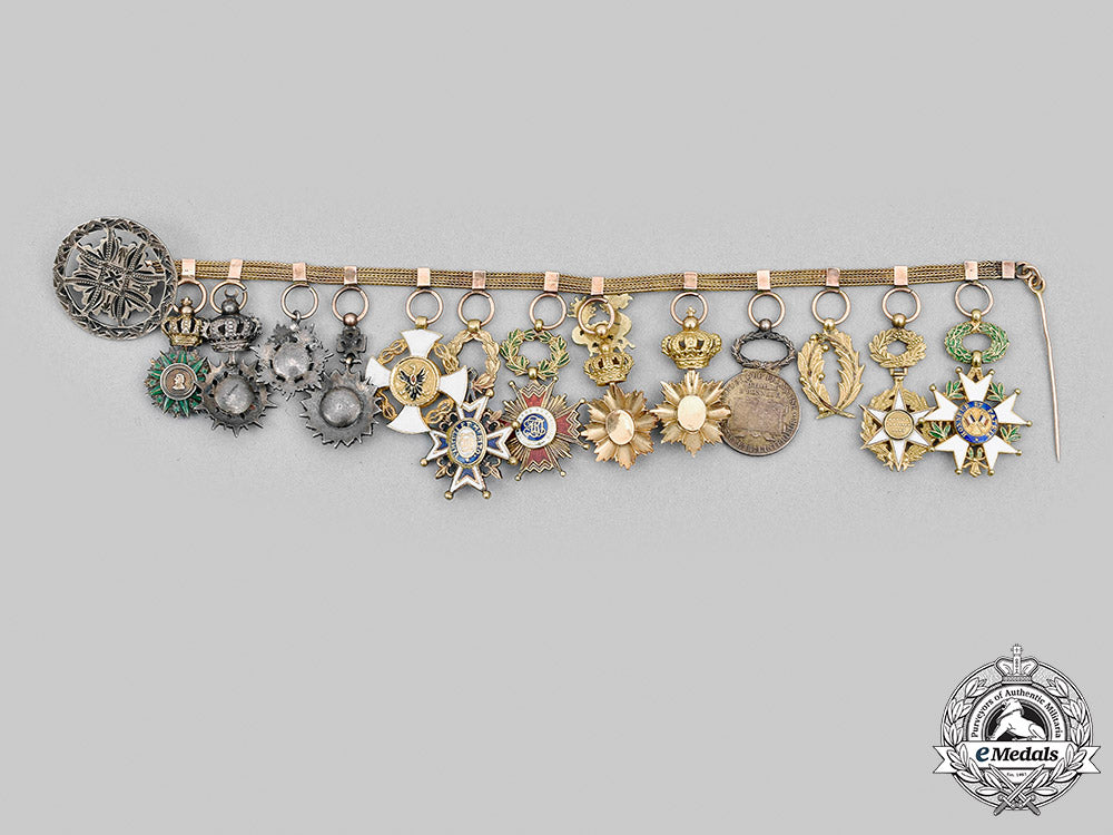 france,_republic._a_superb_colonial_service_miniature_chain,_c.1950_m20_852_mnc0522_1