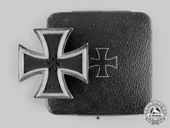 Germany, Wehrmacht. A 1939 Iron Cross I Class, With Case, By C.f. Zimmermann