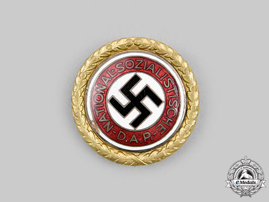 germany,_nsdap._a_golden_party_badge,_large_version,_by_deschler&_sohn_m20_891_mnc1416_1