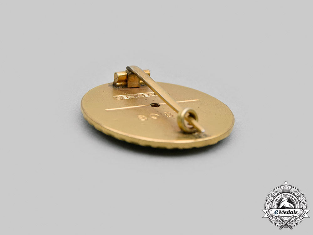 germany,_nsdap._a_golden_party_badge,_large_version,_by_deschler&_sohn_m20_893_mnc1421_1