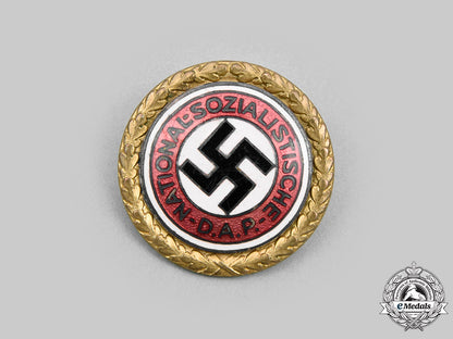 germany,_nsdap._a_golden_party_badge,_large_version,_by_deschler&_sohn_m20_896_mnc1428